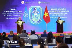 Thủ tướng Chính phủ Phạm Minh Chính cùng Tổng Thư ký Liên hợp quốc António Guterres gặp gỡ báo chí tại Lễ mở ký và Hội nghị cấp cao Công ước của Liên hợp quốc về chống tội phạm mạng. (Ảnh: Dương Giang/TTXVN)