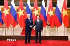 Chủ tịch Quốc hội Trần Thanh Mẫn đón Chủ tịch Duma Quốc gia Quốc hội Liên bang Nga Vyacheslav Volodin. (Ảnh: Doãn Tấn/TTXVN)