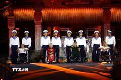 Các cựu chiến binh, thanh niên xung phong tham gia, phục vụ vận chuyển hàng hóa trên Bến phà Gianh năm xưa có mặt giao lưu tại chương trình. (Ảnh: TTXVN phát)