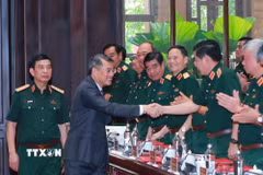 Thủ tướng Lê Minh Hưng với các đại biểu. (Ảnh: Trọng Đức/TTXVN)
