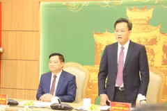 Bí thư Tỉnh ủy Hưng Yên Nguyễn Hữu Nghĩa phát biểu tại hội nghị. (Ảnh: Mạnh Khánh/TTXVN)