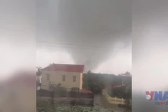 Cận cảnh dông lốc kinh hoàng ở Ninh Bình khiến 13 người thương vong