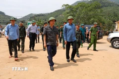 Phó Thủ tướng Trần Hồng Hà đến kiểm tra công tác khắc phục thiệt hại do cơn bão số 10 và công tác ứng phó với cơn bão số 11 tại xã Việt Hồng, tỉnh Lào Cai. (Ảnh: Tuấn Anh/TTXVN)