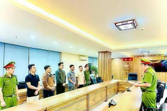 Các đối tượng tại cơ quan công an. (Nguồn: Công an Đà Nẵng)