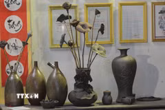 Sản phẩm của làng gốm Phước Tích. (Ảnh: Văn Dũng/TTXVN)