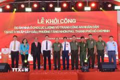Đại diện lãnh đạo Bộ Công an, lãnh đạo Thành phố Hồ Chí Minh, các sở, ngành và chủ đầu tư tại lễ khởi công. (Ảnh: Hồng Đạt/TTXVN)