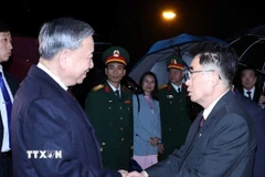 Các lãnh đạo Triều Tiên tiễn Tổng Bí thư Tô Lâm tại Sân bay quốc tế Bình Nhưỡng. (Ảnh: Thống Nhất/TTXVN)