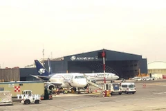 Khu vực hậu cần của Hãng hàng không Aeroméxico tại Sân bay quốc tế thủ đô Mexico City, Mexico. (Ảnh: Phi Hùng/TTXVN)