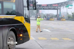 Kiểm tra xe khách. (Ảnh minh họa. Nguồn: TTXVN)