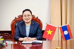 Đại sứ đặc mệnh toàn quyền nước Cộng hòa Dân chủ Nhân dân Lào tại Việt Nam Khamphao Ernthavanh trả lời phỏng vấn về ý nghĩa và nội dung trọng tâm của chuyến thăm. (Ảnh: Việt Đức/TTXVN)