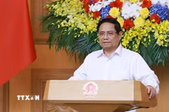 Thủ tướng Phạm Minh Chính chủ trì họp triển khai giải pháp khắc phục hậu quả bão số 10. (Ảnh: Dương Giang/TTXVN)