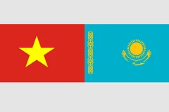 Quốc kỳ Việt Nam và Kazakhstan. (Nguồn: Vietnam+)