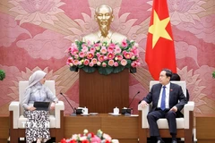 Chủ tịch Quốc hội Trần Thanh Mẫn tiếp Tổng Thư ký AIPA Siti Rozaimeriyanty Dato Haji Abdul Rahman. (Ảnh: Doãn Tấn/TTXVN)