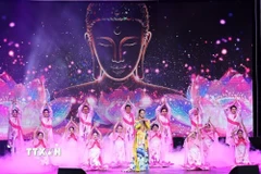 Các tiết mục đặc sắc trong chương trình nghệ thuật “Vu Lan-Đạo hiếu & Dân tộc.' (Ảnh: Minh Đức/TTXVN)
