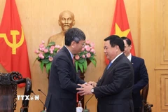 Giám đốc Học viện Chính trị Quốc gia Hồ Chí Minh Nguyễn Xuân Thắng tiếp Đại sứ Ấn Độ tại Việt Nam. (Ảnh: Tuấn Anh/TTXVN)