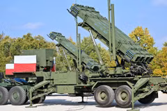 Hệ thống phòng thủ tên lửa đất đối không Patriot MIM-104 của Mỹ tại trung tâm huấn luyện ở Torun, Ba Lan. (Ảnh: PAP/TTXVN)