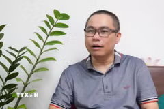 Ông Phan Dũng Khánh, chuyên gia tư vấn đầu tư trả lời phóng viên TTXVN. (Ảnh: Hứa Chung/TTXVN)