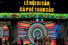 Các tiết mục trong đêm nghệ thuật “Bay lên di sản càphê toàn cầu” khai mạc Lễ hội Di sản Càphê Toàn cầu. (Nguồn: Vietnam+)