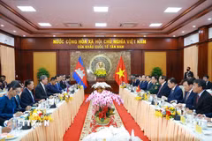 Thủ tướng Phạm Minh Chính và Thủ tướng Campuchia Hun Manet hội đàm. (Ảnh: Dương Giang/TTXVN)