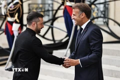 Tổng thống Pháp Emmanuel Macron và Tổng thống Ukraine Volodymyr Zelensky tại cuộc gặp ở Paris, Pháp, ngày 4/9/2025. (Ảnh: THX/TTXVN)