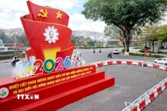 Tại Phú Thọ, nhiều cụm pano, khẩu hiệu tuyên truyền chào mừng Ngày bầu cử đại biểu Quốc hội khóa XVI và đại biểu Hội đồng Nhân dân các cấp nhiệm kỳ 2026-2031 được trang trí nổi bật tại các điểm trung tâm. (Ảnh: Hoàng Hùng/TTXVN)