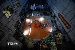 Các kỹ sư, công nhân thi công khu vực đặt 2 tổ máy. (Ảnh: Trọng Đạt/TTXVN)