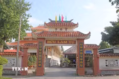 Phòng khám Y học cổ truyền từ thiện Chợ Vàm nằm trong khuôn viên chùa Bửu Lâm (xã Chợ Vàm, tỉnh An Giang) đã trở thành địa chỉ tin cậy của hàng nghìn bệnh nhân nghèo trong và ngoài tỉnh An Giang. (Ảnh: Công Mạo/TTXVN)