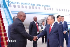 Tổng thống nước Cộng hòa Nam Phi Matamela Cyril Ramaphosa đến Hà Nội, bắt đầu thăm cấp Nhà nước đến Việt Nam. (Ảnh: Văn Điệp/TTXVN)