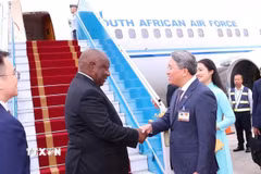 Tổng thống nước Cộng hòa Nam Phi Matamela Cyril Ramaphosa đến Hà Nội, bắt đầu thăm cấp Nhà nước đến Việt Nam. (Ảnh: Văn Điệp/TTXVN)