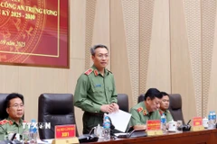 Thiếu tướng Nguyễn Quốc Toản, Chánh Văn phòng Đảng ủy Công an Trung ương, Chánh Văn phòng Bộ, Người phát ngôn Bộ Công an cung cấp thông tin tới các cơ quan thông tấn, báo chí. (Ảnh: Phạm Kiên/TTXVN)