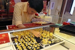 Vàng bày bán tại công ty vàng Bảo Tín Minh Châu. (Ảnh: Trần Việt/TTXVN)