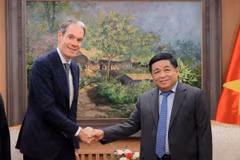 Phó Thủ tướng Nguyễn Chí Dũng tiếp Phó Chủ tịch điều hành PepsiCo toàn cầu Eugene Willemsen. (Ảnh: An Đăng/TTXVN)