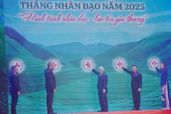 Các đại biểu tham gia nghi thức phát động chương trình. (Ảnh: Thu Hương/TTXVN)