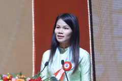 Nhà báo Nguyễn Thị Ngân, Ban Thời sự, Đài Truyền hình Việt Nam thay mặt những người làm báo trẻ phát biểu tại Lễ kỷ niệm. (Ảnh: Phương Hoa/TTXVN)