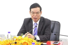 Ông Triệu Tài Vinh, Phó Trưởng Ban Tuyên giáo và Dân vận Trung ương Đảng Cộng sản Việt Nam phát biểu tại buổi làm việc với Ban Tuyên huấn Trung ương Đảng Nhân dân Campuchia (CPP). (Ảnh: Hoàng Minh/TTXVN)