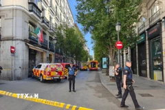 Hiện trường vụ sập một phần tòa nhà ở Madrid, Tây Ban Nha, ngày 7/10/2025. (Ảnh: THX/TTXVN)