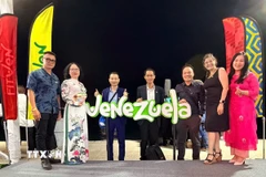 Đại diện các doanh nghiệp lữ hành Việt Nam tại FITVEN 2025. (Ảnh: TTXVN phát)