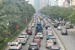 Hàng dài ôtô trên đường Võ Chí Công sáng 1/1/2026. (Ảnh: Hùng Mạnh/TTXVN)