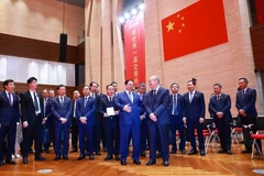 Thủ tướng Phạm Minh Chính thăm Sàn giao dịch chứng khoán Thượng Hải. (Ảnh: Dương Giang/TTXVN)