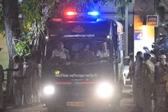 Tahawwur Rana rời khỏi Tòa án Patiala ở New Delhi sau khi bị NIA giam giữ 18 ngày. (Nguồn: The Hindu)