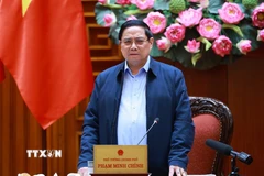 Thủ tướng Phạm Minh Chính chủ trì cuộc họp với lãnh đạo tỉnh Quảng Trị về xây dựng nhà ở cho các gia đình bị thiệt hại do thiên tai tại Quảng Trị. (Ảnh: Dương Giang/TTXVN)