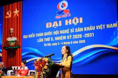 Nghệ sỹ Nhân dân Trịnh Thúy Mùi, Phó Chủ tịch Liên hiệp các Hội Văn học Nghệ thuật Việt Nam, Chủ tịch Hội Nghệ sỹ Sân khấu Việt Nam khóa IX phát biểu tại Đại hội. (Ảnh: Phạm Tuấn Anh/TTXVN)