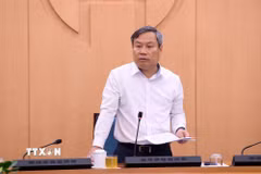 Chủ tịch Ủy ban Nhân dân Thành phố Hà Nội Vũ Đại Thắng phát biểu chỉ đạo cuộc họp. (Ảnh: Văn Điệp/TTXVN)