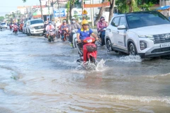 Một đoạn đường từng bị ngập do triều cường. (Ảnh minh họa: Thanh Liêm/TTXVN)