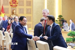 Thủ tướng Phạm Minh Chính với các doanh nghiệp Vương quốc Anh. (Ảnh: Dương Giang/TTXVN)