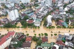 Khu vực trung tâm thành phố Huế bị ngập sâu. (Ảnh: Văn Dũng/TTXVN)
