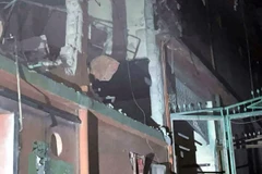 Tòa nhà bị phá hủy sau vụ tấn công bằng tên lửa của Ấn Độ tại Muzaffarabad thuộc khu vực Kashmir do Pakistan quản lý, ngày 7/5/2025. (Ảnh: THX/TTXVN)