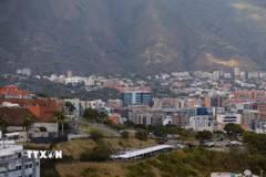 Tòa nhà Đại sứ quán Mỹ (trái) ở Caracas, Venezuela. (Ảnh: THX/TTXVN)