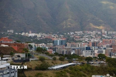 Tòa nhà Đại sứ quán Mỹ (trái) ở Caracas, Venezuela. (Ảnh: THX/TTXVN)