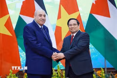 Thủ tướng Phạm Minh Chính hội kiến Chủ tịch Hạ viện Vương quốc Hashemite Jordan Mazen Turki El Qadi. (Ảnh: Dương Giang/TTXVN)